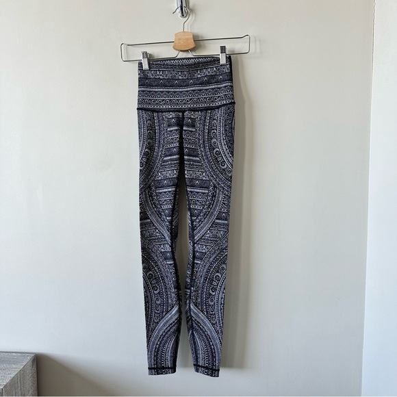 LULULEMON Wunder Under Hi-Rise Tight (Nulux 28")
Entwined 50 Ice Grey Black - Picture 3 of 13
